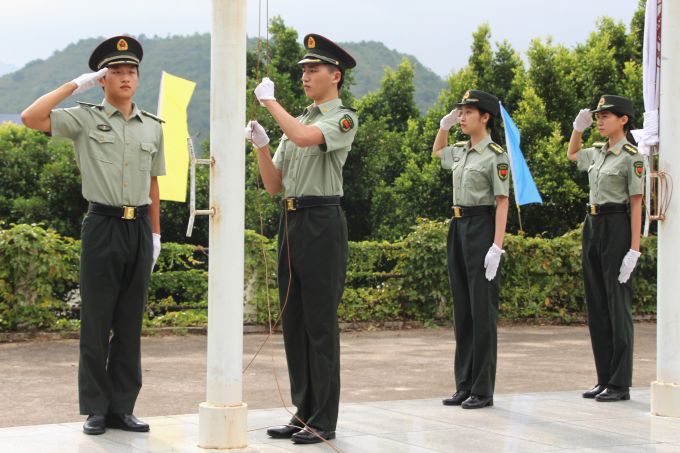 59bb331ce19de.jpg 国旗队1.jpg