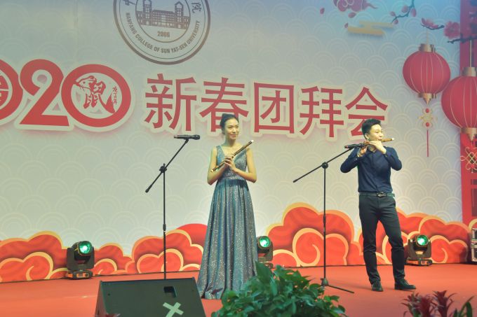 5e1705e4db153.jpg 团拜会节目3.jpg