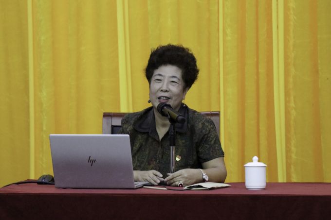 5d8429c8be40e.jpg 王丽荣老师 (1).jpg